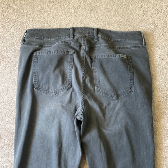 Eddie Bauer slightly curvy, slim straight leg women’s jean, gray size 14 - Picture 3 of 7